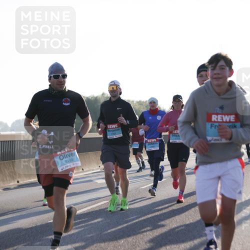 03.10.2025 - Köhlbrandbrückenlauf Jannik Wohlers http://msf.ph/oto/9061097 03.10.2025 09:14:59 Position 3 2796, 2759, 1207, 1123 meine-sportfotos.de