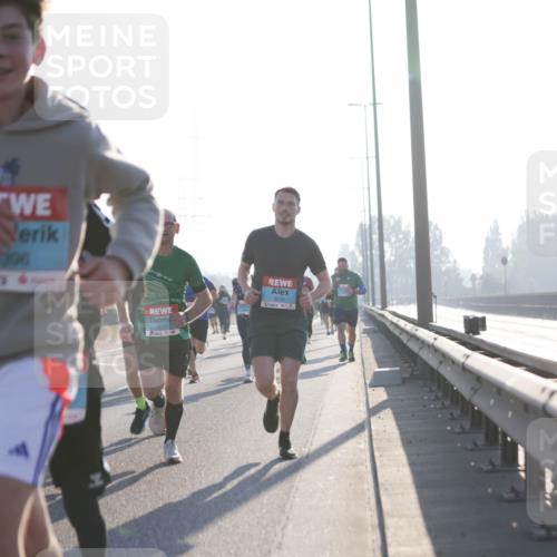 03.10.2025 - Köhlbrandbrückenlauf Jannik Wohlers http://msf.ph/oto/9061105 03.10.2025 09:14:59 Position 3 1207, 1396, 3659, 5, 7 meine-sportfotos.de