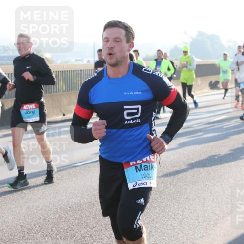 03.10.2025 - Köhlbrandbrückenlauf Lena Gebhardt http://msf.ph/oto/9061118 03.10.2025 09:19:37 Position 1 1903 meine-sportfotos.de