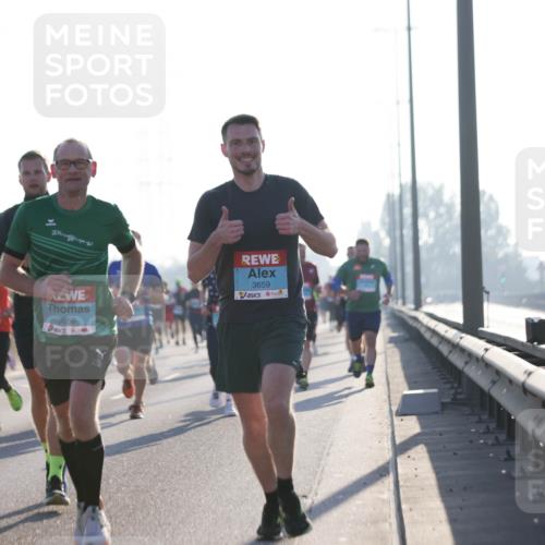 03.10.2025 - Köhlbrandbrückenlauf Jannik Wohlers http://msf.ph/oto/9061127 03.10.2025 09:15:00 Position 3 1123, 3658, 3659 meine-sportfotos.de