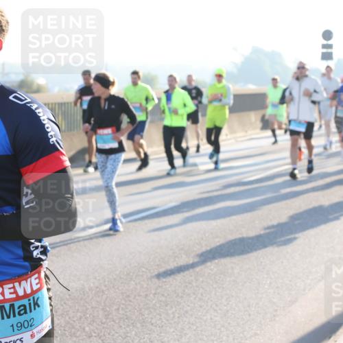 03.10.2025 - Köhlbrandbrückenlauf Lena Gebhardt http://msf.ph/oto/9061151 03.10.2025 09:19:38 Position 1 1902 meine-sportfotos.de