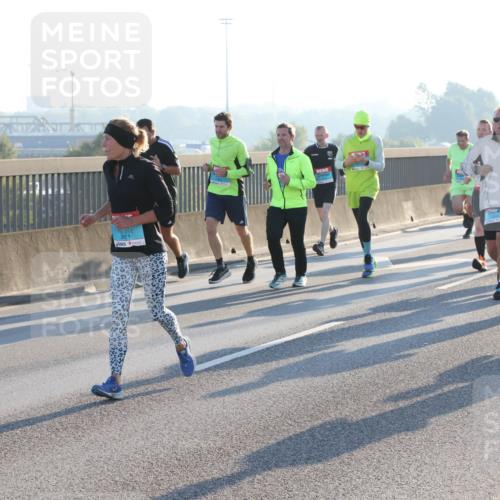 03.10.2025 - Köhlbrandbrückenlauf Lena Gebhardt http://msf.ph/oto/9061160 03.10.2025 09:19:38 Position 1 3811, 2587 meine-sportfotos.de