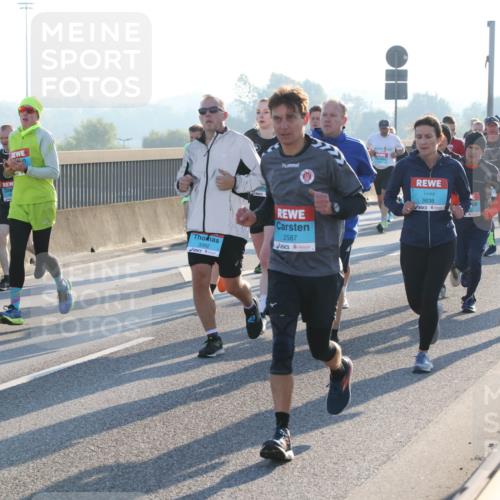 03.10.2025 - Köhlbrandbrückenlauf Lena Gebhardt http://msf.ph/oto/9061216 03.10.2025 09:19:39 Position 1 3392, 2587, 3838, 1730 meine-sportfotos.de