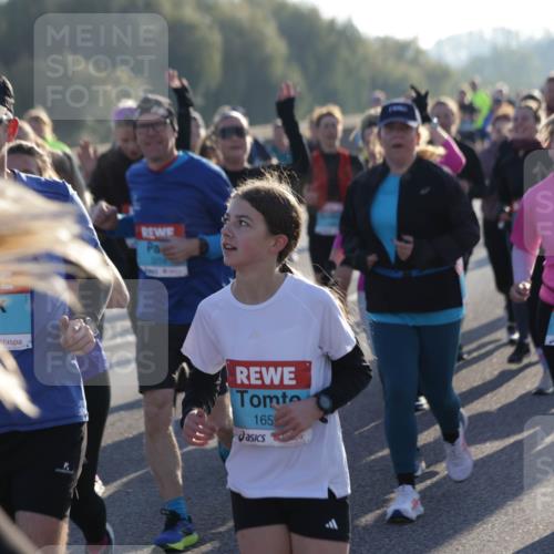 03.10.2025 - Köhlbrandbrückenlauf Jannik Wohlers http://msf.ph/oto/9061223 03.10.2025 09:22:55 Position 3 652, 165, 3033 meine-sportfotos.de