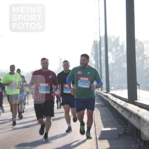 03.10.2025 - Köhlbrandbrückenlauf Jannik Wohlers http://msf.ph/oto/9061228 03.10.2025 09:15:02 Position 3 3603, 150, 2819, 1213 meine-sportfotos.de