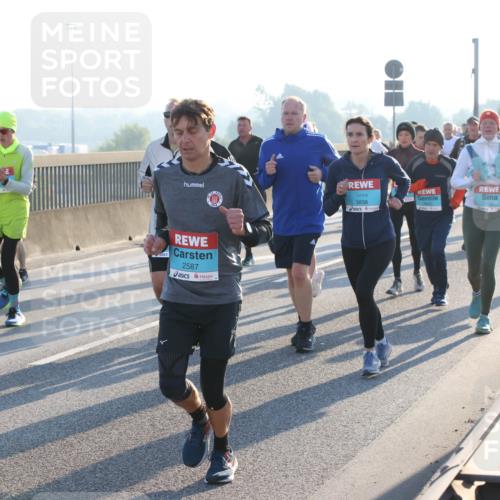 03.10.2025 - Köhlbrandbrückenlauf Lena Gebhardt http://msf.ph/oto/9061247 03.10.2025 09:19:40 Position 1 2587, 3838, 1730 meine-sportfotos.de
