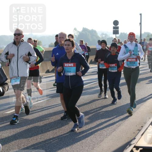 03.10.2025 - Köhlbrandbrückenlauf Lena Gebhardt http://msf.ph/oto/9061281 03.10.2025 09:19:40 Position 1 2587, 3838, 3392, 1730 meine-sportfotos.de
