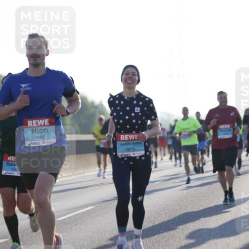 03.10.2025 - Köhlbrandbrückenlauf Jannik Wohlers http://msf.ph/oto/9061311 03.10.2025 09:15:03 Position 3 3205, 3181, 2979 meine-sportfotos.de