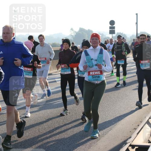 03.10.2025 - Köhlbrandbrückenlauf Lena Gebhardt http://msf.ph/oto/9061316 03.10.2025 09:19:41 Position 1 3838, 1272, 3409, 280, 1730 meine-sportfotos.de
