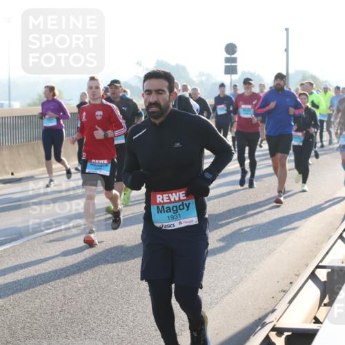 03.10.2025 - Köhlbrandbrückenlauf Lena Gebhardt http://msf.ph/oto/9061365 03.10.2025 09:19:43 Position 1 1931 meine-sportfotos.de