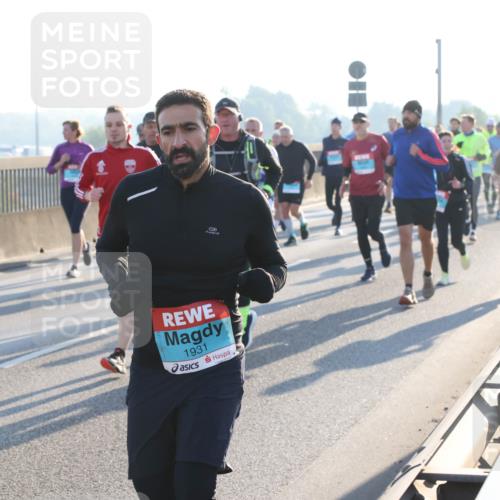 03.10.2025 - Köhlbrandbrückenlauf Lena Gebhardt http://msf.ph/oto/9061375 03.10.2025 09:19:43 Position 1 1931 meine-sportfotos.de
