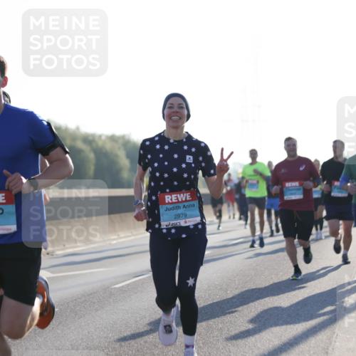 03.10.2025 - Köhlbrandbrückenlauf Jannik Wohlers http://msf.ph/oto/9061379 03.10.2025 09:15:04 Position 3 3181, 2979 meine-sportfotos.de