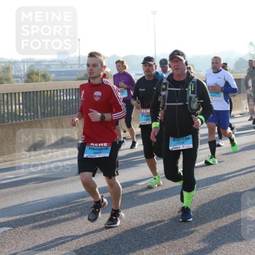 03.10.2025 - Köhlbrandbrückenlauf Lena Gebhardt http://msf.ph/oto/9061409 03.10.2025 09:19:44 Position 1 3569, 1333, 1512 meine-sportfotos.de
