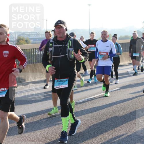 03.10.2025 - Köhlbrandbrückenlauf Lena Gebhardt http://msf.ph/oto/9061422 03.10.2025 09:19:45 Position 1 35, 1512 meine-sportfotos.de