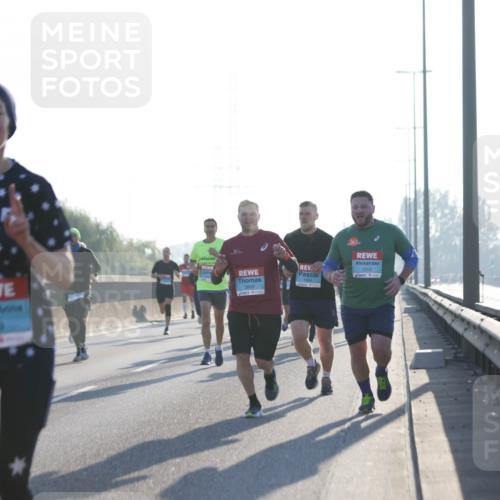 03.10.2025 - Köhlbrandbrückenlauf Jannik Wohlers http://msf.ph/oto/9061426 03.10.2025 09:15:05 Position 3 2979, 1213 meine-sportfotos.de
