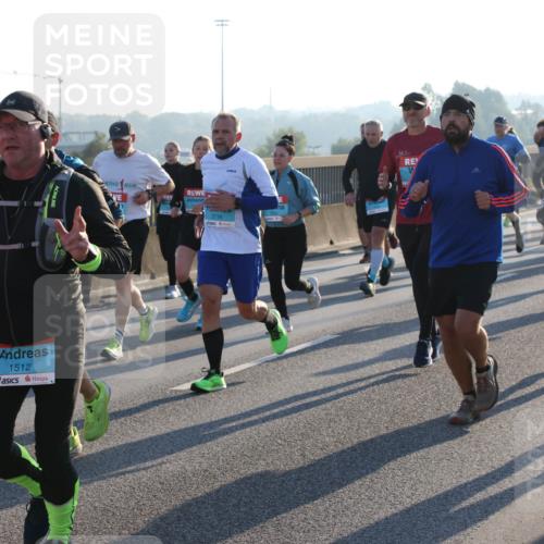 03.10.2025 - Köhlbrandbrückenlauf Lena Gebhardt http://msf.ph/oto/9061427 03.10.2025 09:19:45 Position 1 1512, 2716, 1679, 2903 meine-sportfotos.de