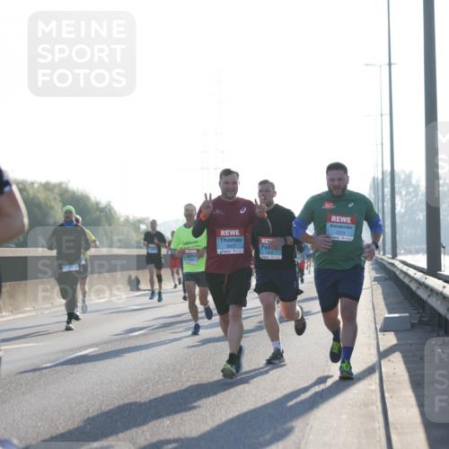 03.10.2025 - Köhlbrandbrückenlauf Jannik Wohlers http://msf.ph/oto/9061447 03.10.2025 09:15:05 Position 3 2979, 3603, 1504, 1213 meine-sportfotos.de