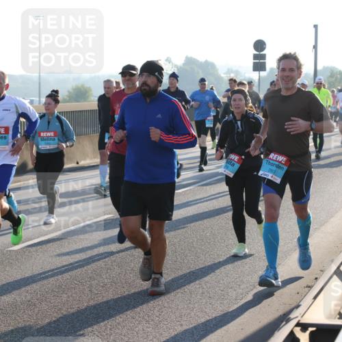 03.10.2025 - Köhlbrandbrückenlauf Lena Gebhardt http://msf.ph/oto/9061450 03.10.2025 09:19:45 Position 1 341, 2716, 2903 meine-sportfotos.de