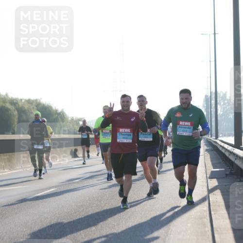 03.10.2025 - Köhlbrandbrückenlauf Jannik Wohlers http://msf.ph/oto/9061461 03.10.2025 09:15:05 Position 3 25, 3603, 1504, 1213 meine-sportfotos.de