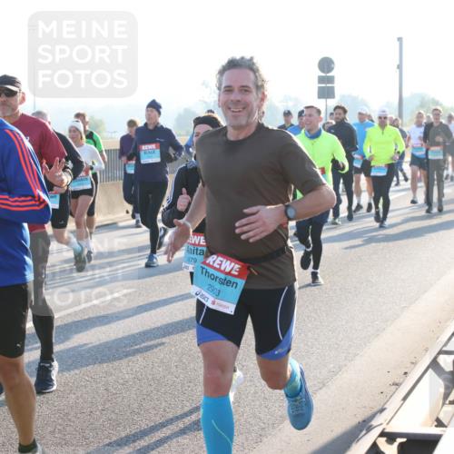 03.10.2025 - Köhlbrandbrückenlauf Lena Gebhardt http://msf.ph/oto/9061463 03.10.2025 09:19:46 Position 1 1679, 2903 meine-sportfotos.de