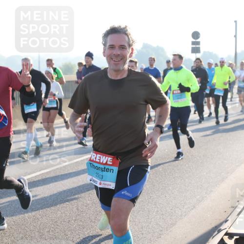 03.10.2025 - Köhlbrandbrückenlauf Lena Gebhardt http://msf.ph/oto/9061471 03.10.2025 09:19:46 Position 1 2903 meine-sportfotos.de