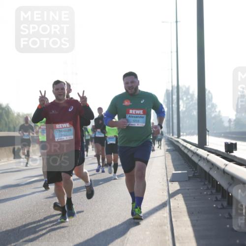 03.10.2025 - Köhlbrandbrückenlauf Jannik Wohlers http://msf.ph/oto/9061474 03.10.2025 09:15:06 Position 3 3603, 1213 meine-sportfotos.de