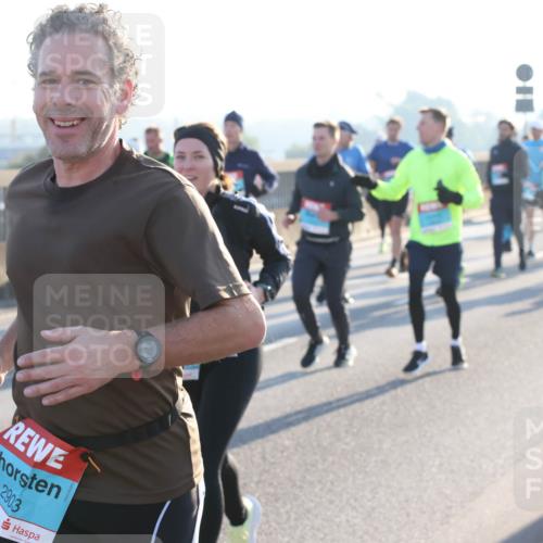 03.10.2025 - Köhlbrandbrückenlauf Lena Gebhardt http://msf.ph/oto/9061503 03.10.2025 09:19:47 Position 1 2903 meine-sportfotos.de