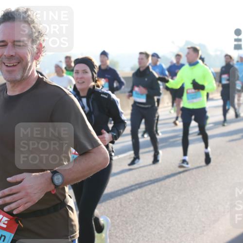03.10.2025 - Köhlbrandbrückenlauf Lena Gebhardt http://msf.ph/oto/9061509 03.10.2025 09:19:47 Position 1 290 meine-sportfotos.de
