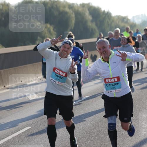 03.10.2025 - Köhlbrandbrückenlauf Jannik Wohlers http://msf.ph/oto/9061510 03.10.2025 09:23:02 Position 3 3677, 3675 meine-sportfotos.de