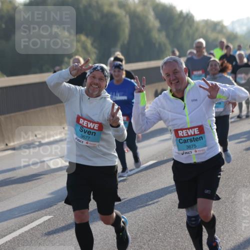 03.10.2025 - Köhlbrandbrückenlauf Jannik Wohlers http://msf.ph/oto/9061522 03.10.2025 09:23:03 Position 3 3677, 3675 meine-sportfotos.de