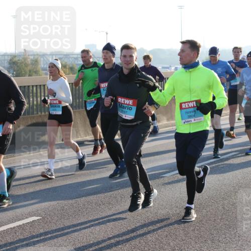 03.10.2025 - Köhlbrandbrückenlauf Lena Gebhardt http://msf.ph/oto/9061544 03.10.2025 09:19:48 Position 1 1450, 1203, 2767, 3804 meine-sportfotos.de