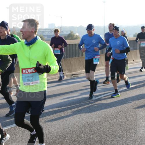 03.10.2025 - Köhlbrandbrückenlauf Lena Gebhardt http://msf.ph/oto/9061570 03.10.2025 09:19:49 Position 1 2767, 3804 meine-sportfotos.de