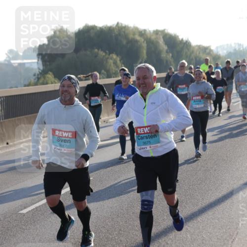 03.10.2025 - Köhlbrandbrückenlauf Jannik Wohlers http://msf.ph/oto/9061572 03.10.2025 09:23:03 Position 3 3677, 3675 meine-sportfotos.de