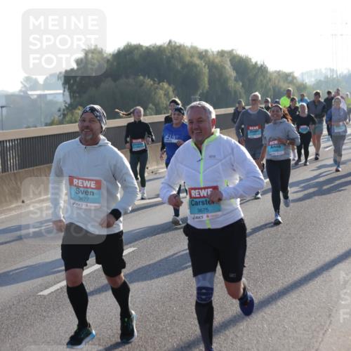 03.10.2025 - Köhlbrandbrückenlauf Jannik Wohlers http://msf.ph/oto/9061579 03.10.2025 09:23:03 Position 3 1775, 000, 3677, 3675 meine-sportfotos.de