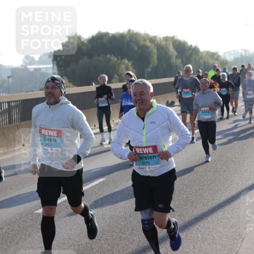03.10.2025 - Köhlbrandbrückenlauf Jannik Wohlers http://msf.ph/oto/9061591 03.10.2025 09:23:03 Position 3 3677, 3675 meine-sportfotos.de