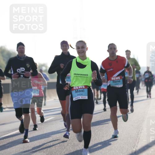03.10.2025 - Köhlbrandbrückenlauf Jannik Wohlers http://msf.ph/oto/9061611 03.10.2025 09:15:09 Position 3 50, 2024, 1297, 3454 meine-sportfotos.de