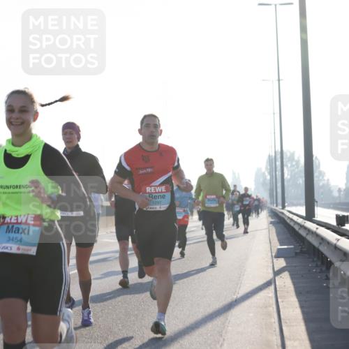 03.10.2025 - Köhlbrandbrückenlauf Jannik Wohlers http://msf.ph/oto/9061659 03.10.2025 09:15:11 Position 3 20, 3454, 1297 meine-sportfotos.de