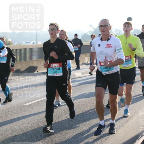 03.10.2025 - Köhlbrandbrückenlauf Lena Gebhardt http://msf.ph/oto/9061664 03.10.2025 09:19:51 Position 1 2736, 3411, 3410, 1111 meine-sportfotos.de