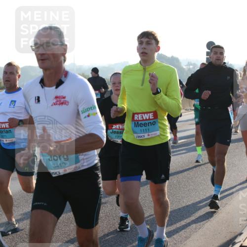 03.10.2025 - Köhlbrandbrückenlauf Lena Gebhardt http://msf.ph/oto/9061679 03.10.2025 09:19:52 Position 1 3071, 3410, 1335, 1111 meine-sportfotos.de