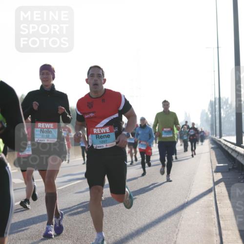 03.10.2025 - Köhlbrandbrückenlauf Jannik Wohlers http://msf.ph/oto/9061690 03.10.2025 09:15:11 Position 3 3454, 1152, 1297 meine-sportfotos.de