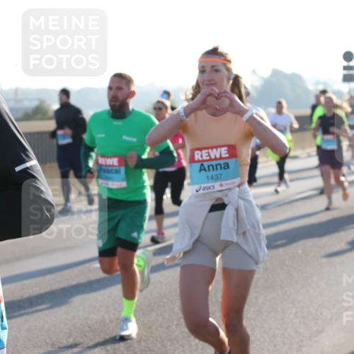 03.10.2025 - Köhlbrandbrückenlauf Lena Gebhardt http://msf.ph/oto/9061735 03.10.2025 09:19:54 Position 1 3, 293, 1437 meine-sportfotos.de