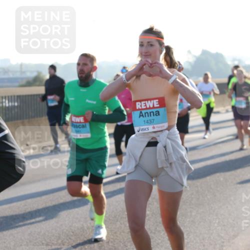 03.10.2025 - Köhlbrandbrückenlauf Lena Gebhardt http://msf.ph/oto/9061738 03.10.2025 09:19:54 Position 1 1437 meine-sportfotos.de