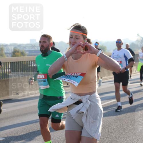 03.10.2025 - Köhlbrandbrückenlauf Lena Gebhardt http://msf.ph/oto/9061742 03.10.2025 09:19:54 Position 1 3041, 1437 meine-sportfotos.de