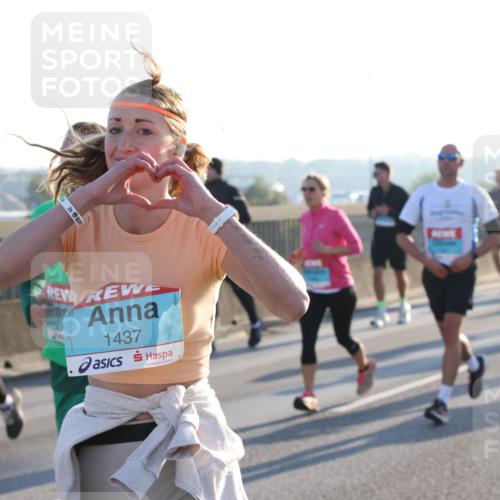 03.10.2025 - Köhlbrandbrückenlauf Lena Gebhardt http://msf.ph/oto/9061751 03.10.2025 09:19:55 Position 1 2, 1437 meine-sportfotos.de