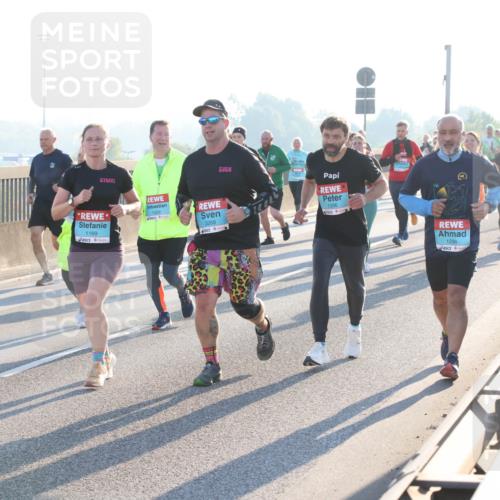 03.10.2025 - Köhlbrandbrückenlauf Lena Gebhardt http://msf.ph/oto/9061776 03.10.2025 09:19:56 Position 1 1169, 1220, 3268, 1336, 1296 meine-sportfotos.de