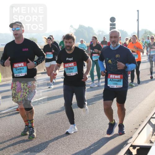 03.10.2025 - Köhlbrandbrückenlauf Lena Gebhardt http://msf.ph/oto/9061799 03.10.2025 09:19:57 Position 1 1169, 3268, 1336, 1296 meine-sportfotos.de