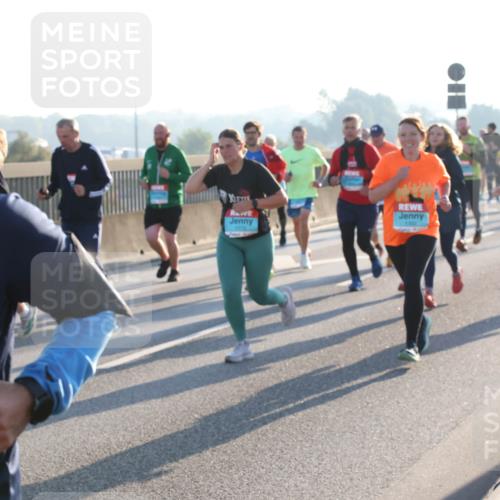 03.10.2025 - Köhlbrandbrückenlauf Lena Gebhardt http://msf.ph/oto/9061849 03.10.2025 09:19:59 Position 1  meine-sportfotos.de