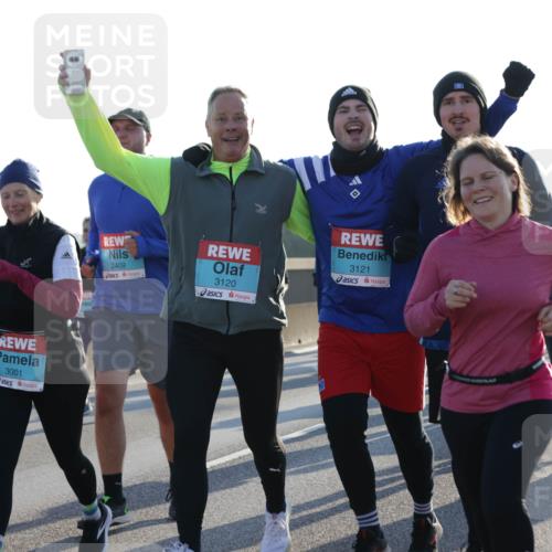 03.10.2025 - Köhlbrandbrückenlauf Jannik Wohlers http://msf.ph/oto/9061865 03.10.2025 09:23:20 Position 3 49, 3001, 2409, 3120, 3121, 3455 meine-sportfotos.de