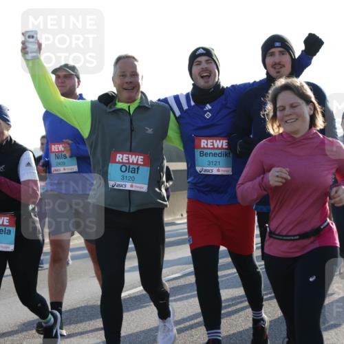 03.10.2025 - Köhlbrandbrückenlauf Jannik Wohlers http://msf.ph/oto/9061868 03.10.2025 09:23:20 Position 3 49, 3001, 2409, 3120, 3121 meine-sportfotos.de