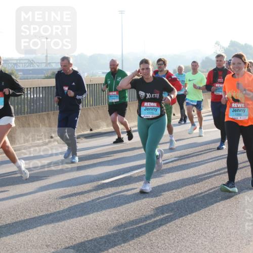 03.10.2025 - Köhlbrandbrückenlauf Lena Gebhardt http://msf.ph/oto/9061871 03.10.2025 09:19:59 Position 1 3753, 1773, 1350, 1327, 1331 meine-sportfotos.de
